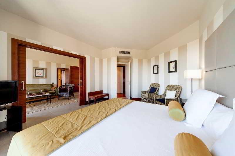 Precise Resort El Rompido-The Hotel Exterior photo A suite at the hotel