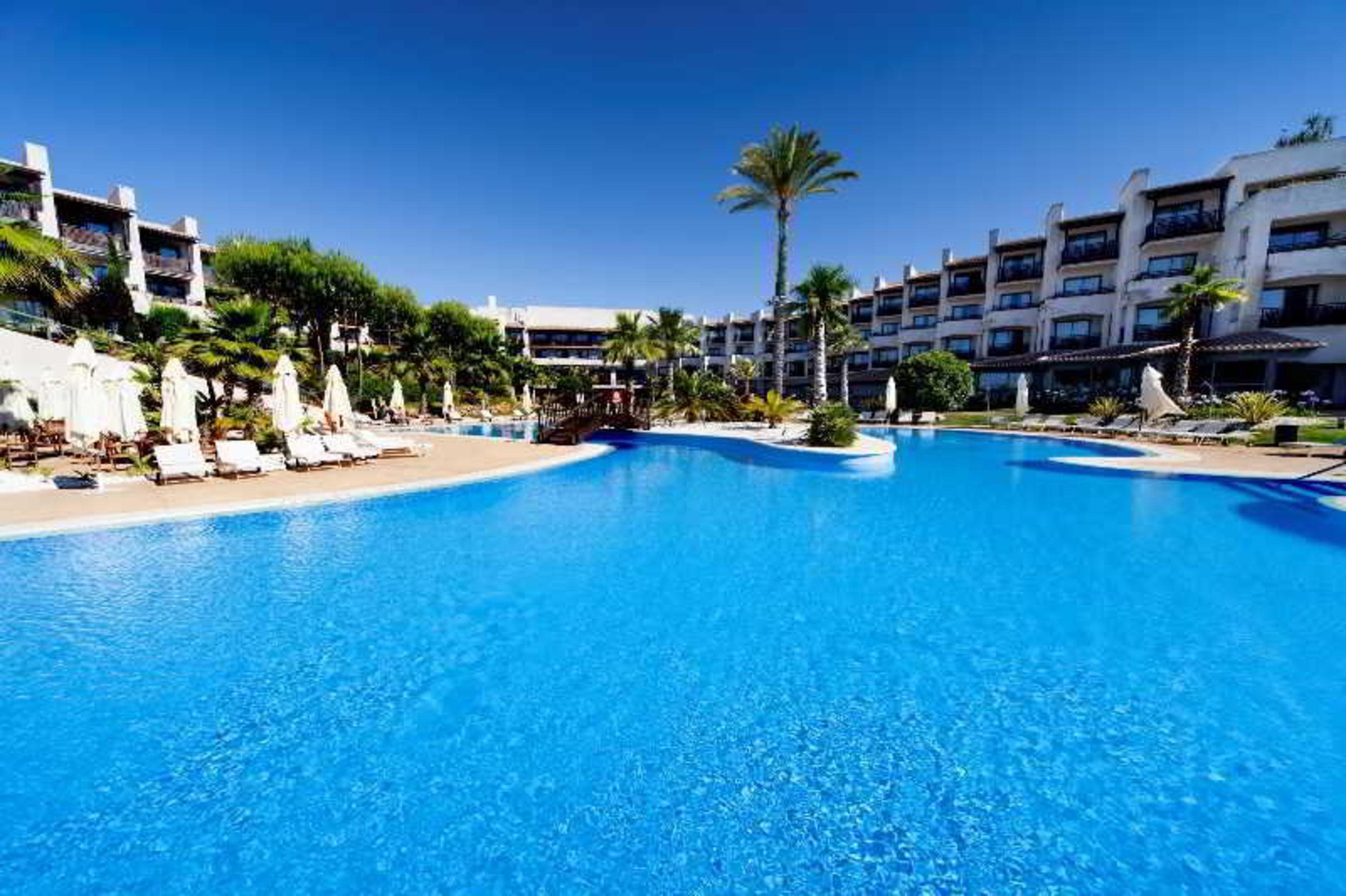 Precise Resort El Rompido-The Hotel Exterior photo The swimming pool at the hotel