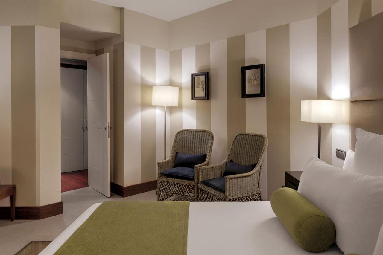 Precise Resort El Rompido-The Hotel Exterior photo A room at the hotel