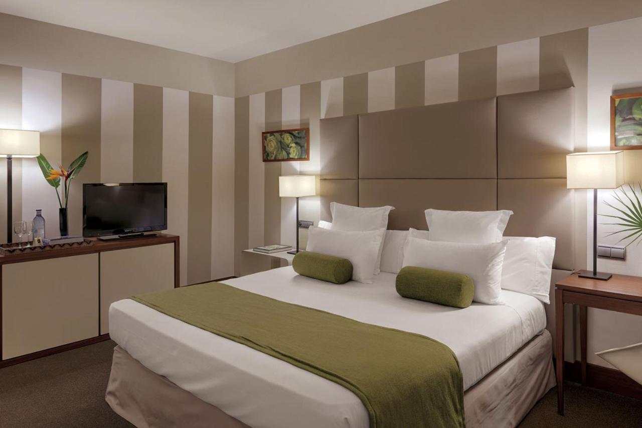 Precise Resort El Rompido-The Hotel Exterior photo A bedroom at the hotel