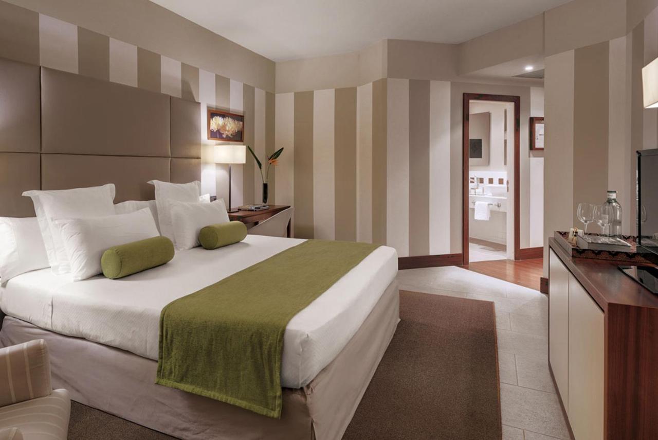 Precise Resort El Rompido-The Hotel Exterior photo A room at the hotel