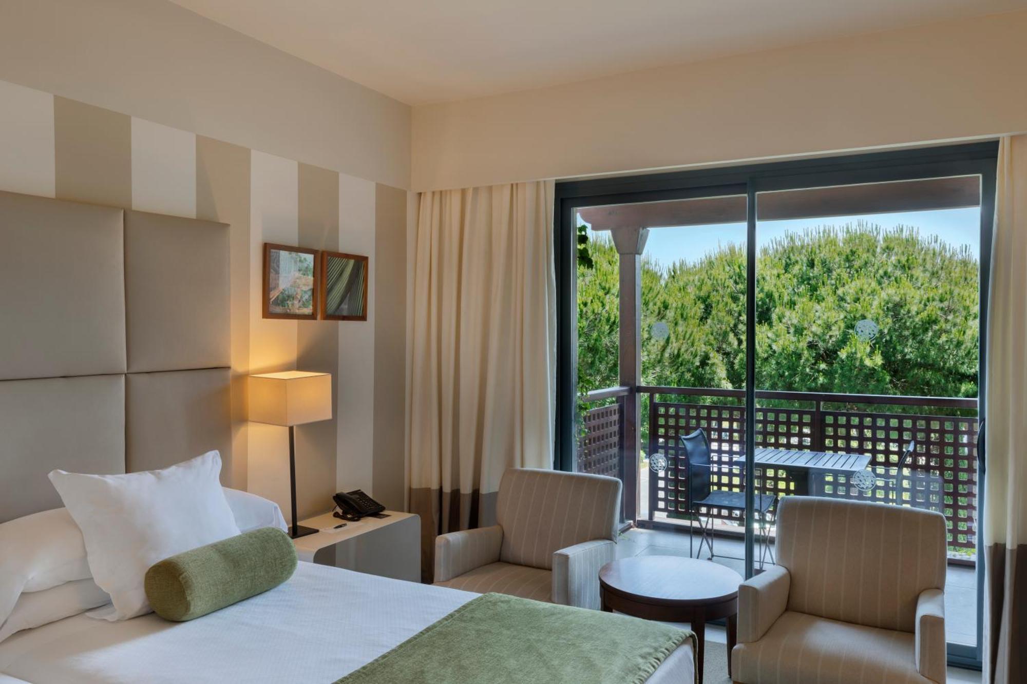 Precise Resort El Rompido-The Hotel Exterior photo A room at the hotel